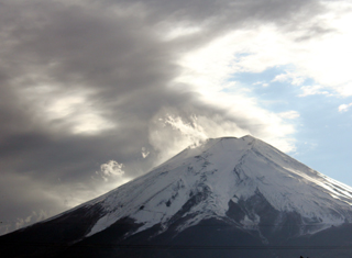 富士山と雲 撮影(2013.11) by きょう